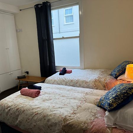 Comfortable Home Away From Home, Town Centre, Free Parking,Multiple Rooms Челтенхам Экстерьер фото