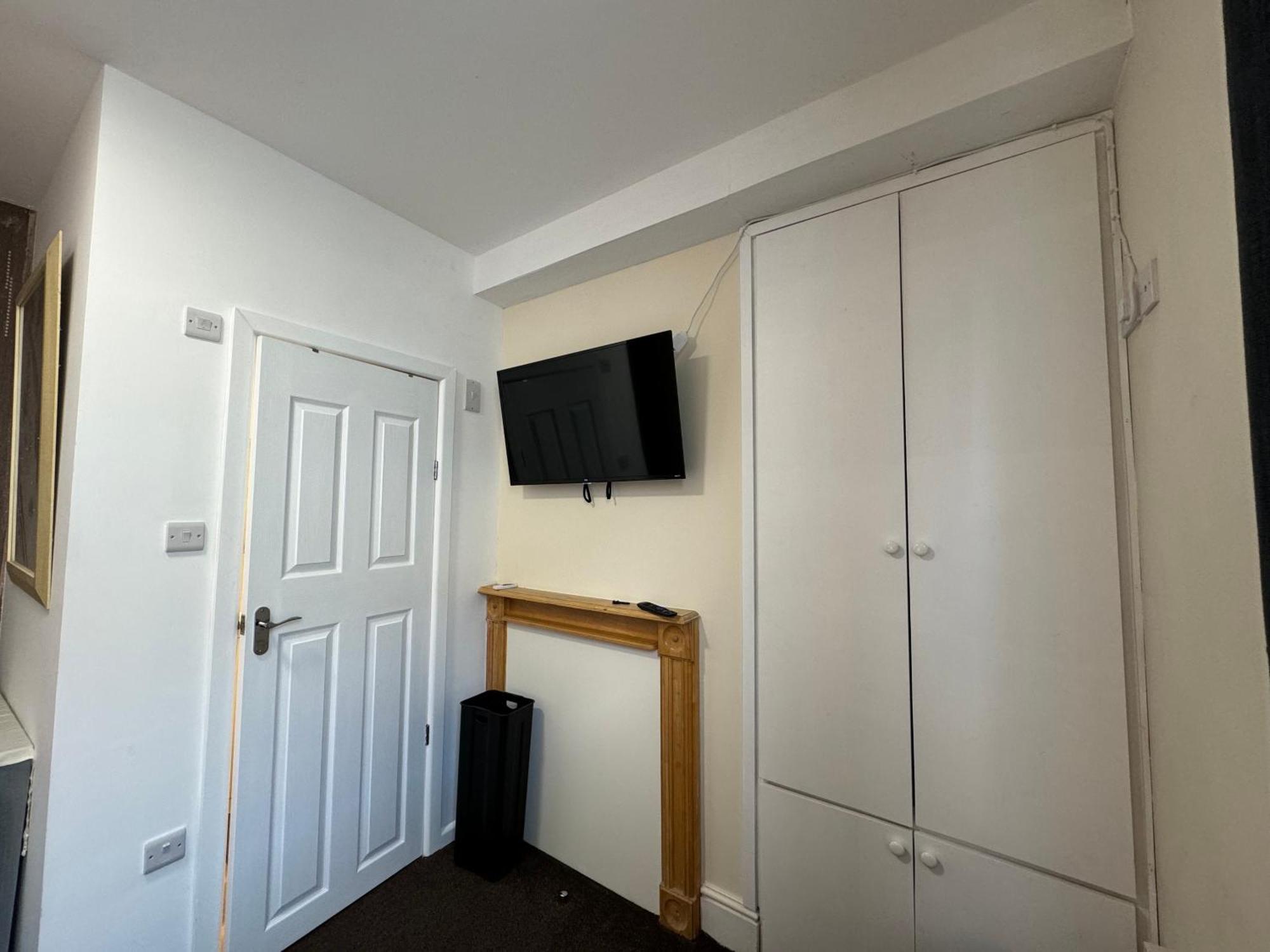 Comfortable Home Away From Home, Town Centre, Free Parking,Multiple Rooms Челтенхам Экстерьер фото
