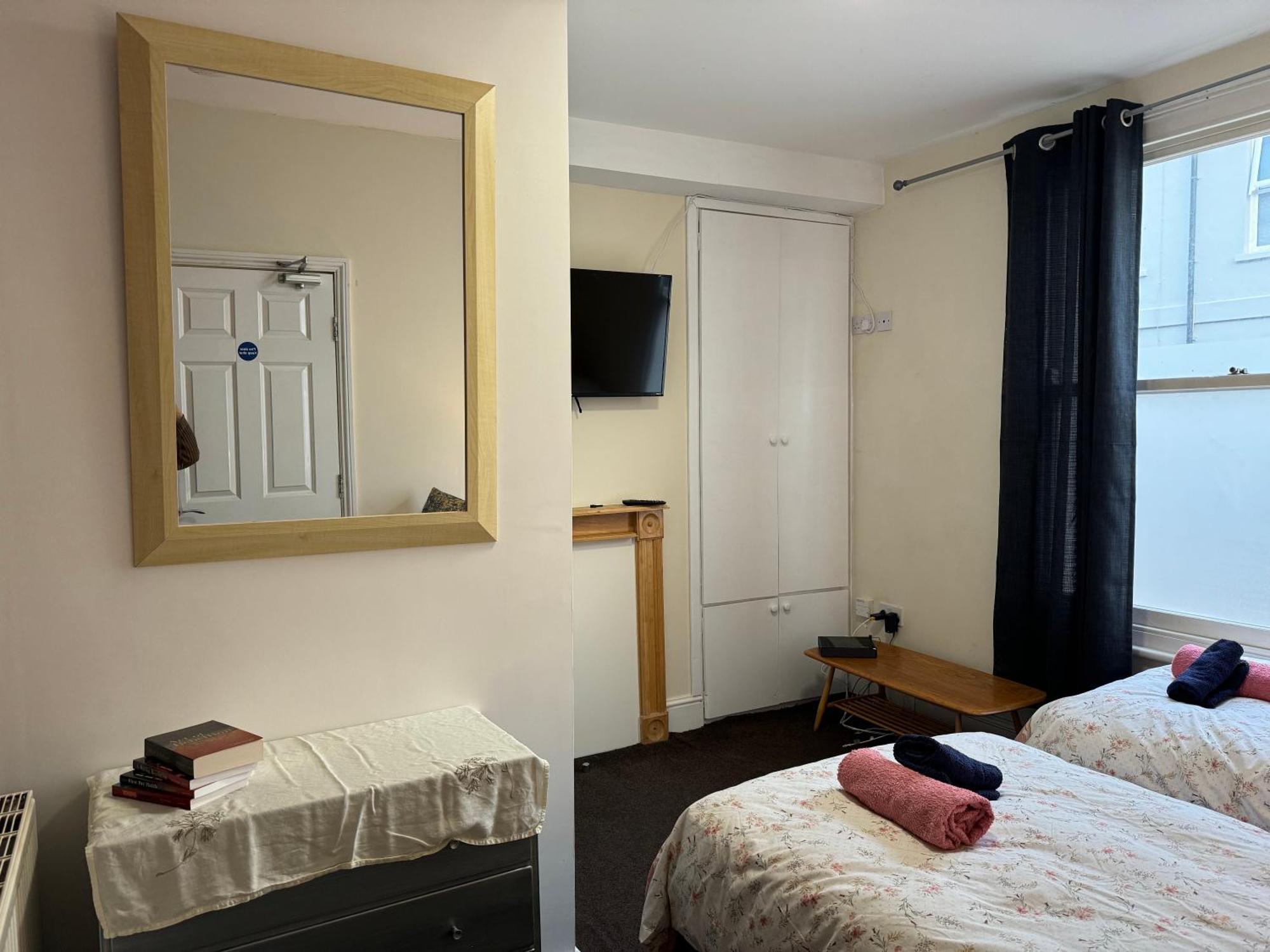 Comfortable Home Away From Home, Town Centre, Free Parking,Multiple Rooms Челтенхам Экстерьер фото