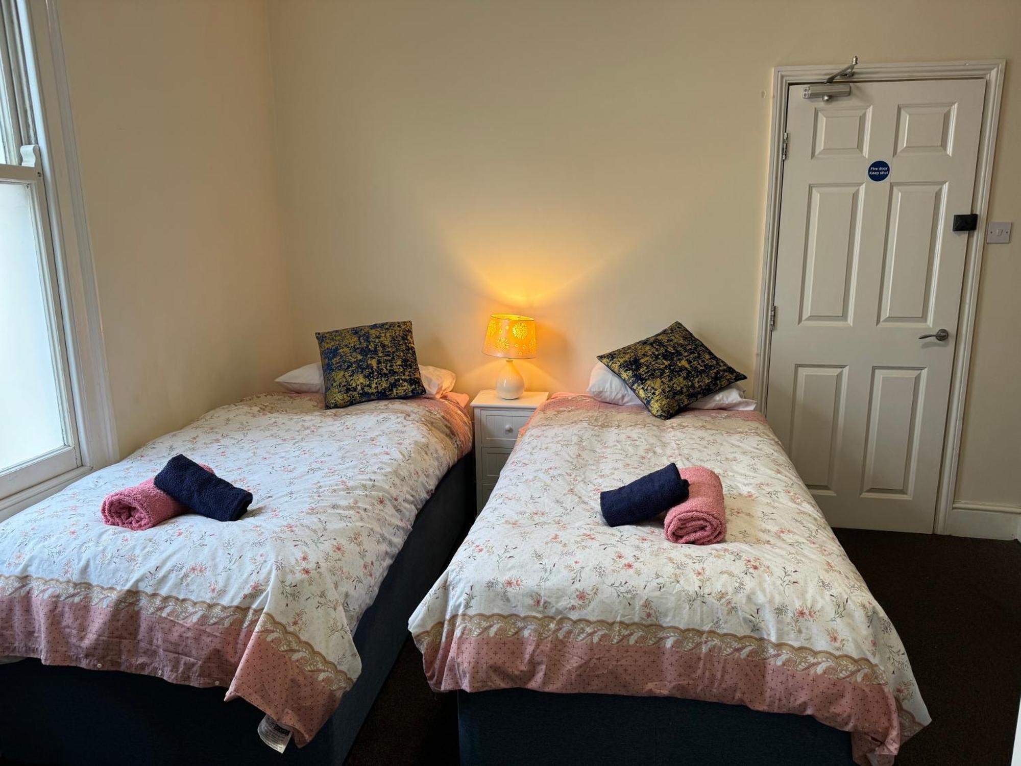 Comfortable Home Away From Home, Town Centre, Free Parking,Multiple Rooms Челтенхам Экстерьер фото