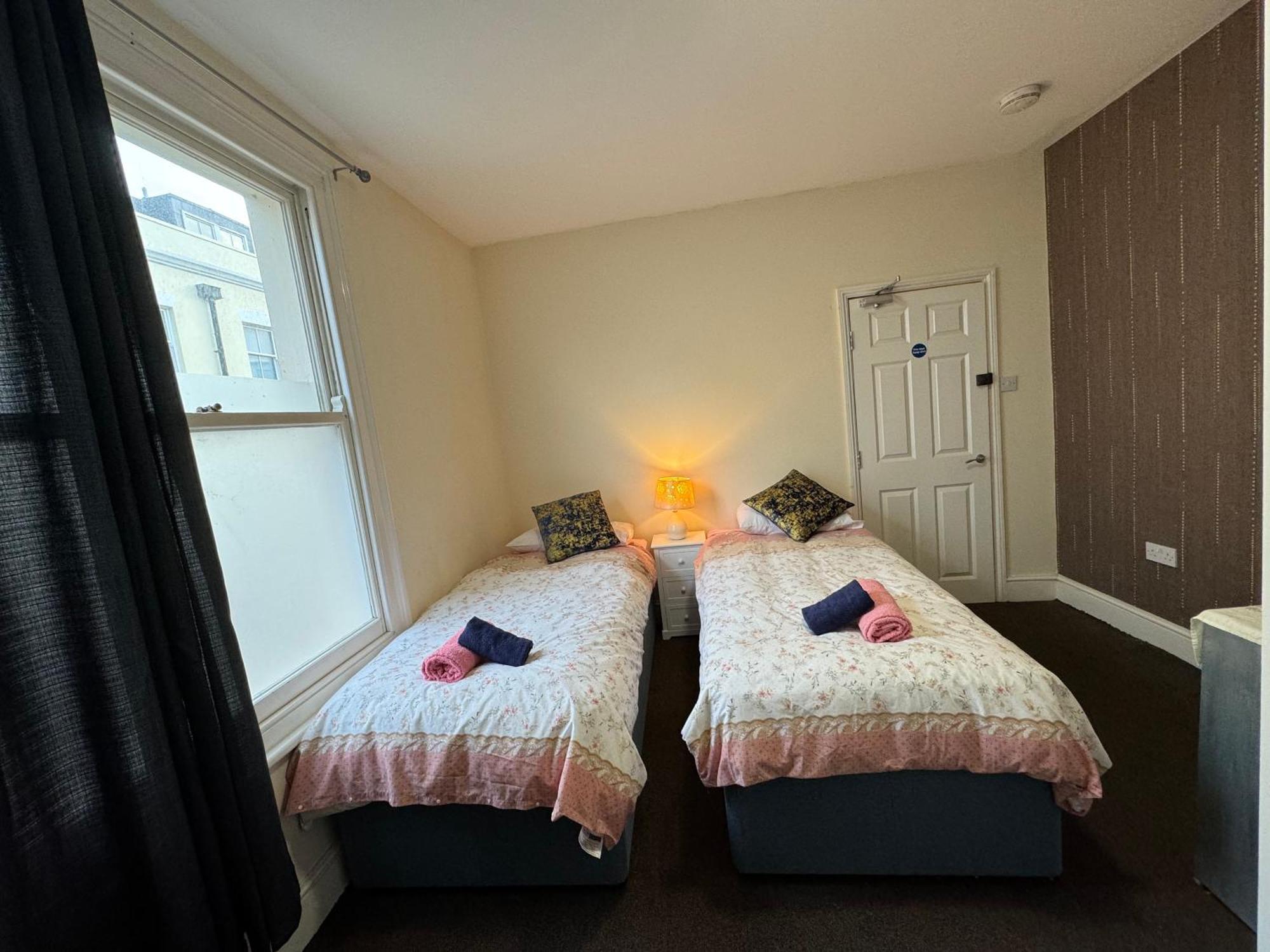 Comfortable Home Away From Home, Town Centre, Free Parking,Multiple Rooms Челтенхам Экстерьер фото