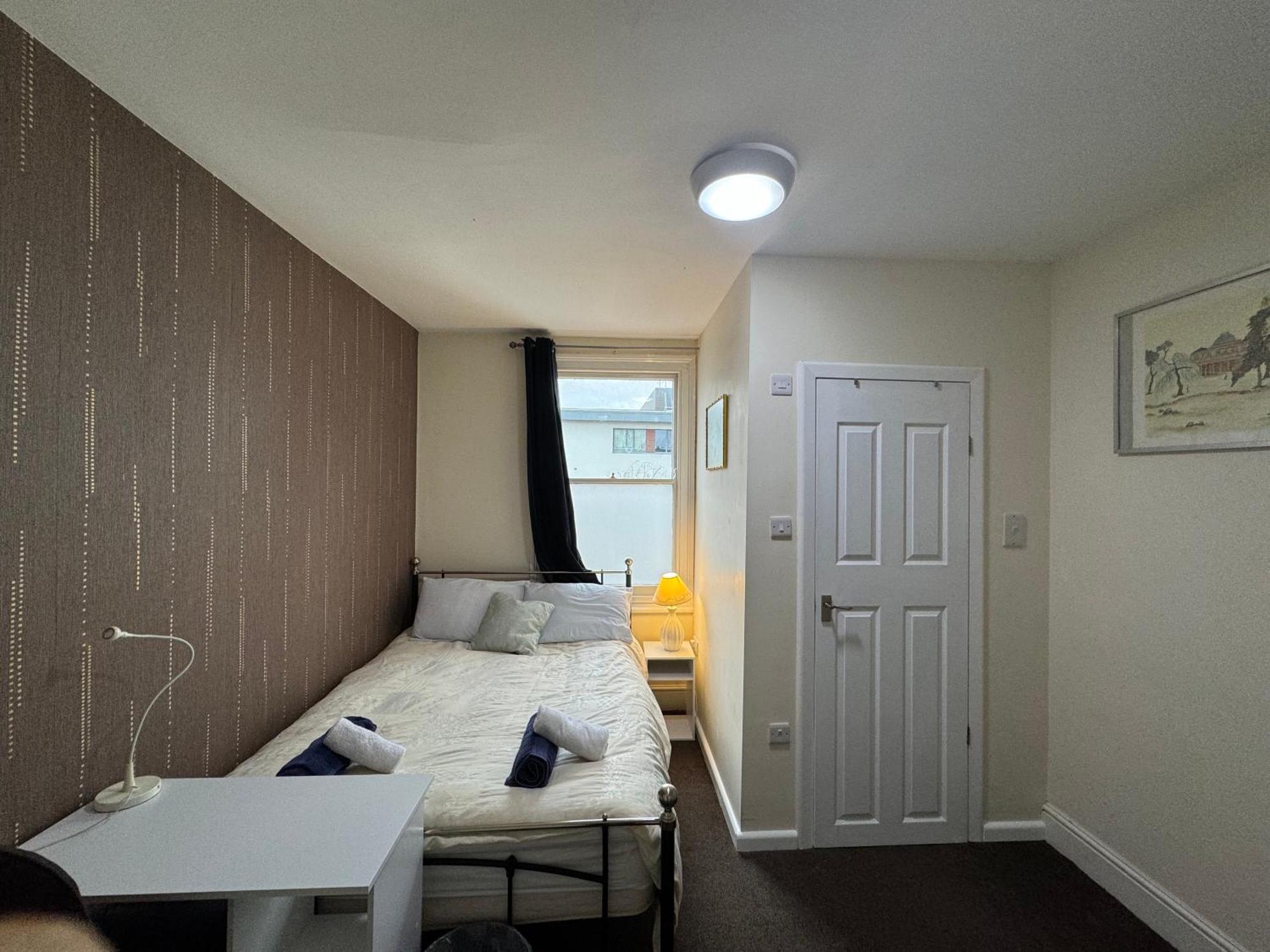 Comfortable Home Away From Home, Town Centre, Free Parking,Multiple Rooms Челтенхам Экстерьер фото
