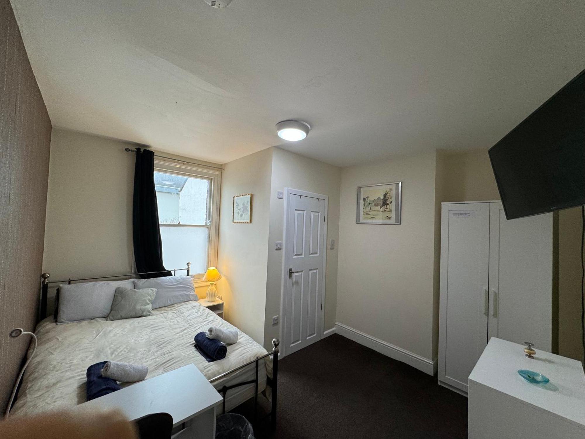 Comfortable Home Away From Home, Town Centre, Free Parking,Multiple Rooms Челтенхам Экстерьер фото
